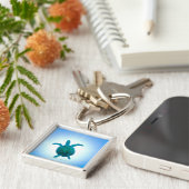 Meeresschildkröte, die underwater schwimmt schlüsselanhänger (Seite)