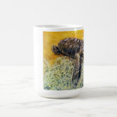 Meeresschildkröte Hatchling, der die Brandung Kaffeetasse (Mittel)