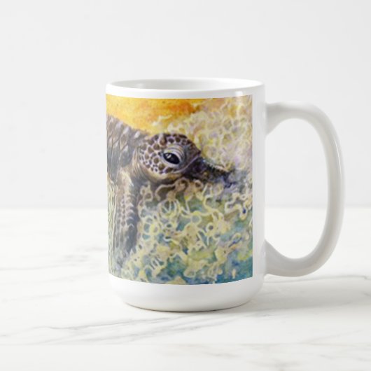 Meeresschildkröte Hatchling, der die Brandung Kaffeetasse (Rechts)