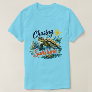 Meeresschildkröte jagt Sonnenschein Retro-Ozeans T-Shirt