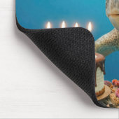 Meeresschildkröte mit Geburtstagskuchen Mousepad (Ecke)