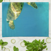 Meeresschildkröte schwimmen im türkisfarbenen Meer Geschirrtuch (Gefaltet)