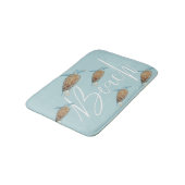 Meeresschildkröten mit "Beach"-Text Badematte (Schrägansicht)