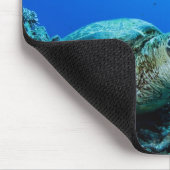 Meeresschildkröten ruhen unter Wasser Mousepad (Ecke)