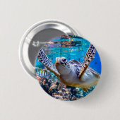 Meeresschildkröten schwimmen über dem Korallenriff Button (Vorne & Hinten)