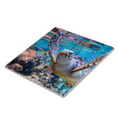 Meeresschildkröten schwimmen über dem Korallenriff Fliese (Seite)