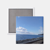 Meeresufer und Bahngleis unter blauem Himmel Magnet (Vorderseite/Rückseite)