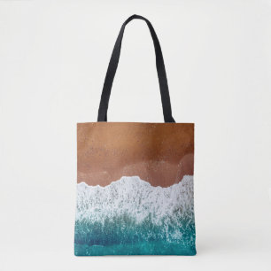 Meereswelle am Sandstrand, Aussicht auf den Hinter Tasche