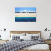 Meereswellen am Sandstrand unter blauem Himmel Leinwanddruck (Insitu (Schlafzimmer))