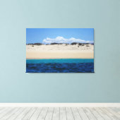 Meereswellen am Sandstrand unter blauem Himmel Leinwanddruck (Insitu (Holzboden))