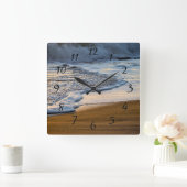 Meereswellen brechen beim Surfen auf Quadratische Wanduhr (Zuhause)