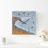 Meereswellen brechen beim Surfen auf Quadratische Wanduhr (Zuhause)