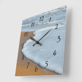 Meereswellen brechen beim Surfen auf Quadratische Wanduhr (Winkel)