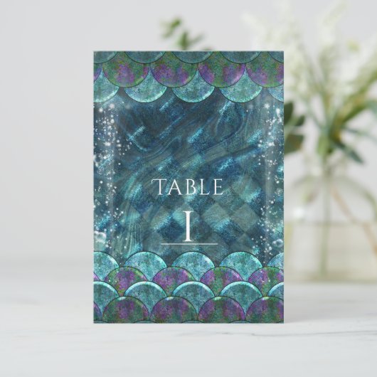 Meerjungenskala unter der Tischnummer des Party (Stehend Vorderseite)