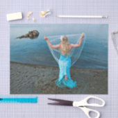 Meerjungfrau am Blauen Ätherischen Seidenpapier (Handwerk)