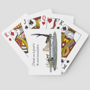 Meerjungfrau auf dem Bootsanleger, die Karten spie Spielkarten