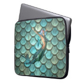 Meerjungfrau auf Meerjungfrau-Schwanz-Skala Laptopschutzhülle (Vorderseite Links)