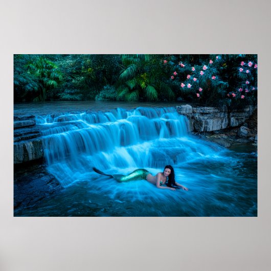 Meerjungfrau im Wasserfall Poster (Vorne)