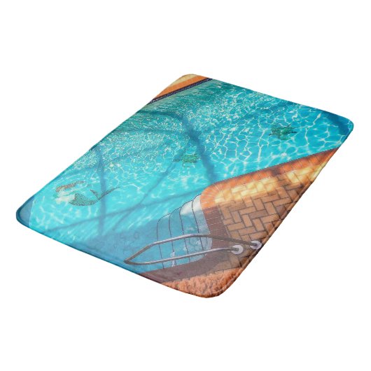 Meerjungfrau in einem Swimmingpool Badematte (Schrägansicht)