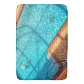 Meerjungfrau in einem Swimmingpool Badematte (Vorderseite Vertikal)