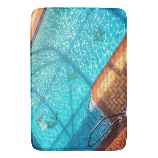 Meerjungfrau in einem Swimmingpool Badematte (Vorderseite Vertikal)