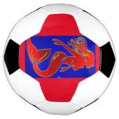 Meerjungfrau mit rotem Button Fußball (Gedreht)