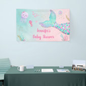 Meerjungfrau Rosa Gold unter der Meerschweindusche Banner (Messeveranstaltung)