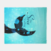 Meerjungfrau Schwanz Das Meer ruft Zitat Fleecedecke (Vorderseite (Horizontal))