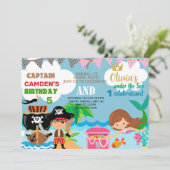 Meerjungfrau und Piratengeschwister zum Geburtstag Einladung (Stehend Vorderseite)