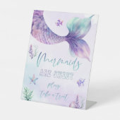 Meerjungfrauen sind süß und nehmen eine Leckerei Sockelschild (Vorderseite)