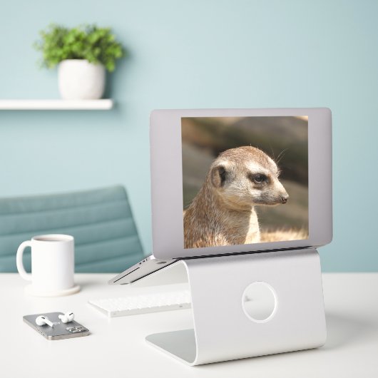 Meerkat 048 aufkleber (Laptop auf Schreibtisch)