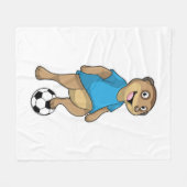 Meerkat als Fußballspieler mit Fußball Fleecedecke (Vorderseite (Horizontal))
