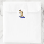 Meerkat als Snowboarder mit Snowboard Runder Aufkleber (Tasche)