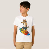 Meerkat als Surfer mit Surfboard T-Shirt (Vorne ganz)