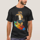 Meerkat als Surfer mit Surfboard T-Shirt (Vorderseite)