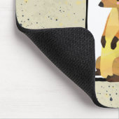 Meerkat auf Beige Hintergrund mit Monogramm Mousepad (Ecke)