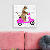 Meerkat auf rosa Moped Leinwanddruck (Insitu (Wohnzimmer))