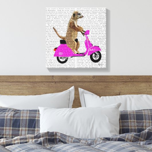 Meerkat auf rosa Moped Leinwanddruck (Insitu (Schlafzimmer))