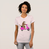 Meerkat auf rosa Moped T-Shirt (Vorne ganz)