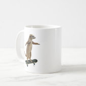 Meerkat auf Skateboard 2 Kaffeetasse (Vorderseite Links)