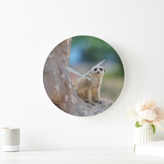 Meerkat Sat on Tree Große Wanduhr (Zuhause)