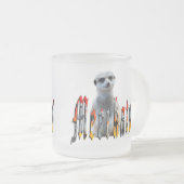 "Meerkats: Stehend stolz hinter dem Namen" Mattglastasse (VorderseiteRechts)