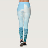 Meerwasser, klarer blauer Himmel. Leggings (Rückseite)
