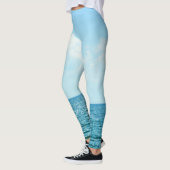 Meerwasser, klarer blauer Himmel. Leggings (Links)
