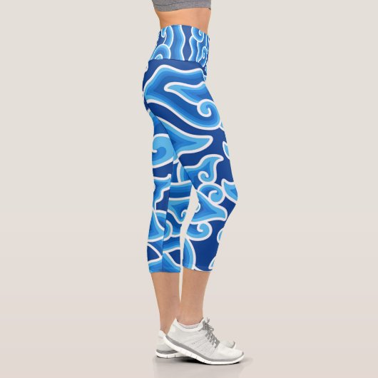 Megamendung-Batik-Muster-| Zazzle_Growshop. Capri Leggings (Rechts)