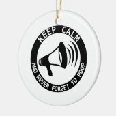 Megaphon: Behalt ruhig und vergiss nie. Keramikornament (Links)