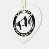 Megaphon: Behalt ruhig und vergiss nie. Keramikornament (Links)