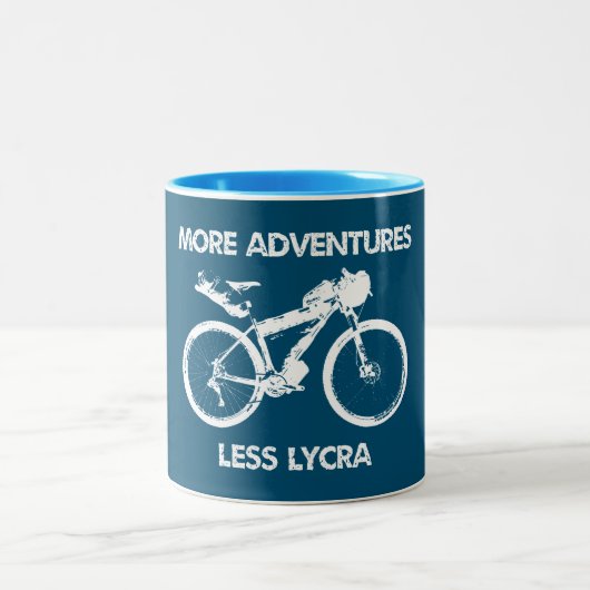 Mehr Abenteuer weniger Lycra Bikepacking Zweifarbige Tasse (Mittel)