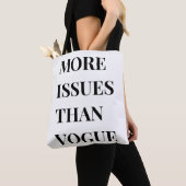 Mehr Fragen als Vogue Tasche (Von Nahem)