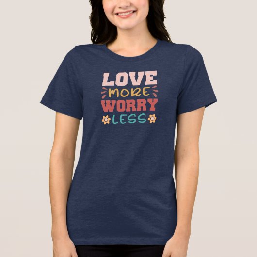 Mehr Liebe, weniger Sorge Tri-Blend Shirt (Vorderseite)